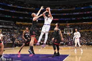 季激烈争夺 季激烈争夺